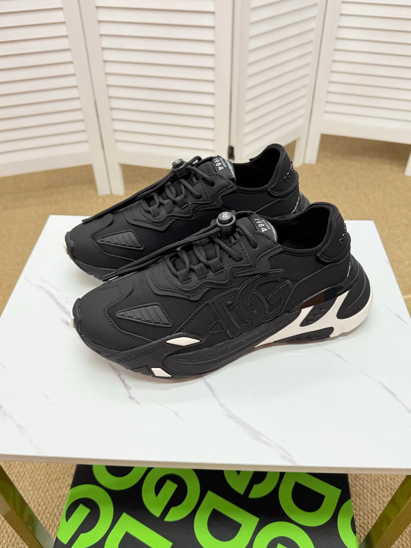 Men's clothing and shoes 260. The latest sports and casual shoes for couples (DG) are fashionable and versatile, and can add luster to various looks. Create an exquisite design with unique dynamic vitality and modern atmosphere, showing modern elegance. Size: 35-46 (custom-made sizes 45 and 46 are non-refundable) Se